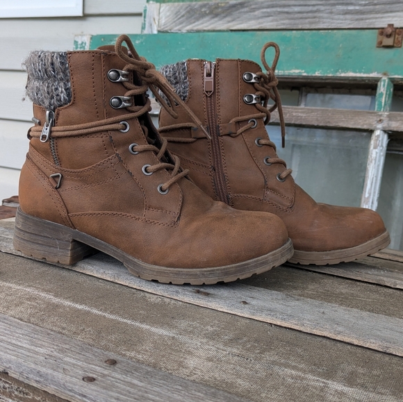 Women's Brown Boots - Picture 1 of 3